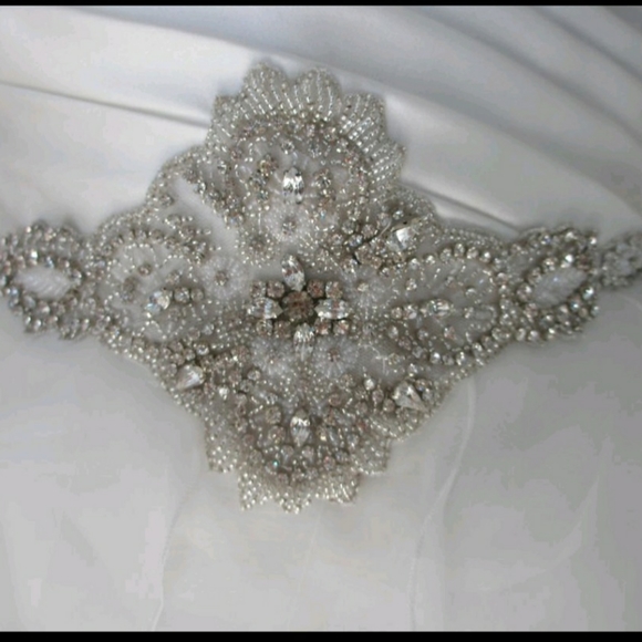 Wedding dress - Picture 4 of 13